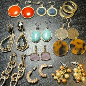 Lot of 10 pairs of estate jewelry gold tone  earrings